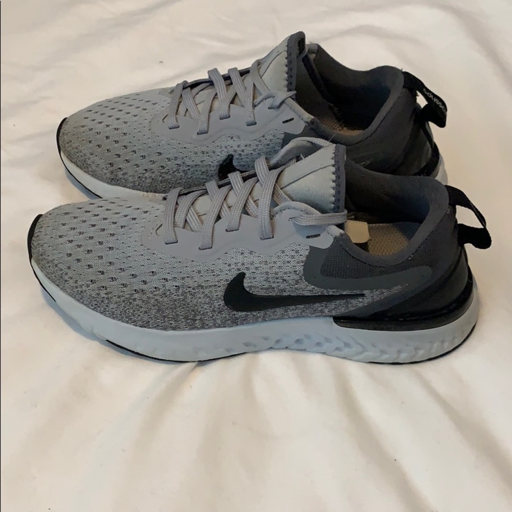 Nike Woman’s shoes Sz 5